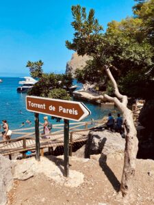 znak-sa calobra-majorka-wycieczki po polsku-cocomano